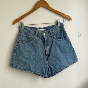 Levi high wasted mom shorts